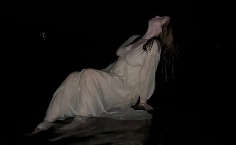 in wet dress od SugarMuse  snímek