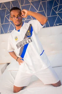 JamesParck hey bby , look at me Pic 2