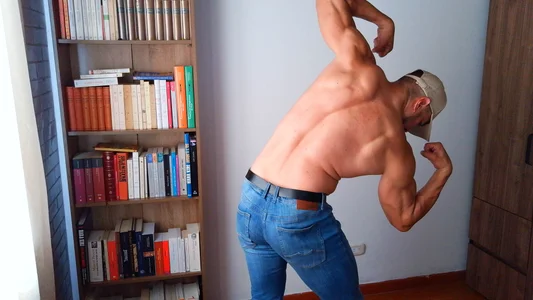 TheOnlyJoshAdams Josh at home Foto 5