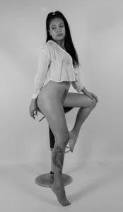 sarakaisy Black and white Hình 2