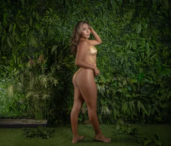 AriannaTorres Nature Beauty 🍑 Pic 3