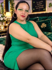 MadisonnGracee We officially start Halloween makeup I am a cute clover I am for your good luck Pic