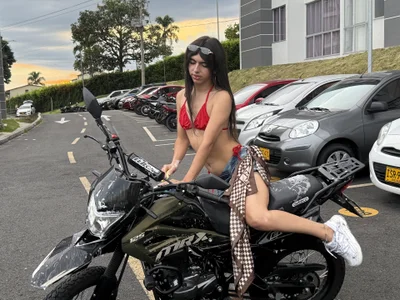 samymeloSummer day 😙🫦图片 2