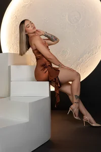 E L E G A N C E 🤍 de HaleyGreen1  2 Imagens