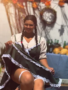 Gabriela_Brown🍂🍻Happy oktoberfest my loves🍻 🍂 Bild 2