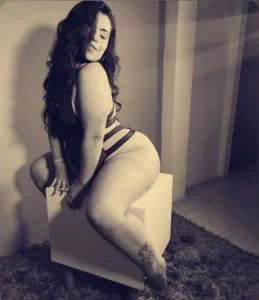 kyana_cream Do you like how I look, honey? Pic 2