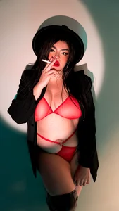 antonella_contti_ ✨ Elegance that burns slowly. Foto 4