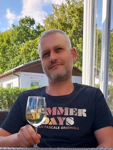 Public de Hisnimin Foto 3