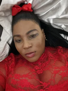 CurvySashiaRed lady for the night Bild 5