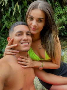 isabella-hot12 Public Pic 5