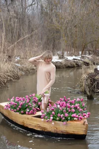 AvelinaLeoni Public 사진