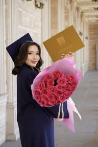 Momo_Ayase_ Almost a graduate 🎓now accepting contributions to my future. зображення 4
