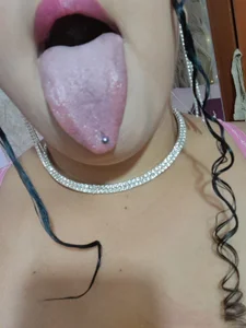 MelannieSimons tongue Foto 2