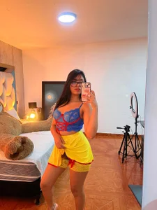 Shanezka Public Pic 2