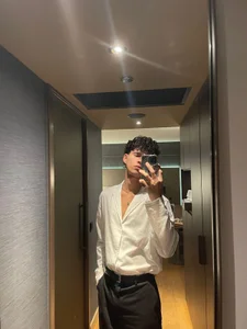 back_thomson WHITE BOY IN CZECH♠️♦️ Immagine  5