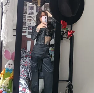 EvangelineJoness At home in my room 😈❤️‍🔥🤘🔥 slika 3