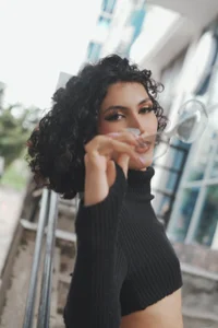 allicemackenzie On the street зображення