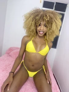 katriona_san SEXY YELLOW Pic 5