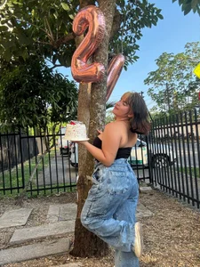 Katey_Curvy01_ Happy 20's Katey Pic 2