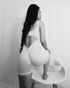 Mariana_Benett Your cute little bunny Pic