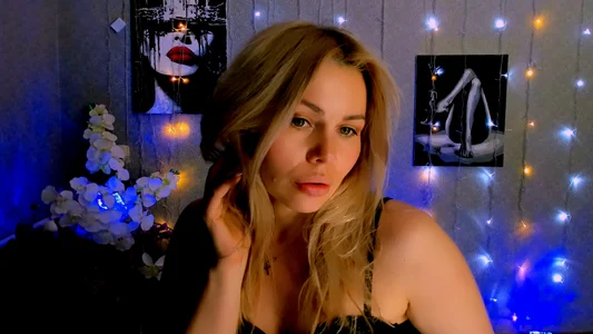 LoraBoyar my room Pic 5