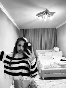 BellaStarr_のPublicの 3枚の写真