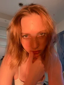 EllaBloom: Public ( 5 фото)