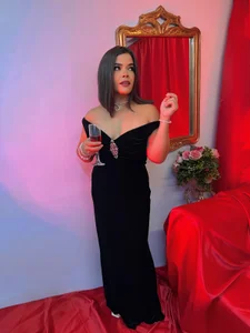 Beauty with a touch of evil 😈😏 de Abril_Beltran_  2 Imagens