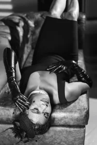LissMonroe Black and white! Pic 2