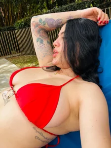 Pame-Miller Pool day🌊🔥 Foto 3
