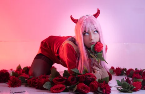 Akane_Hikari_のTemptation Flower 🌹❤️‍🔥の 2枚の写真