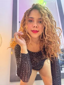 MiaVelveett Thick & Juicy 🍑 Immagine  3