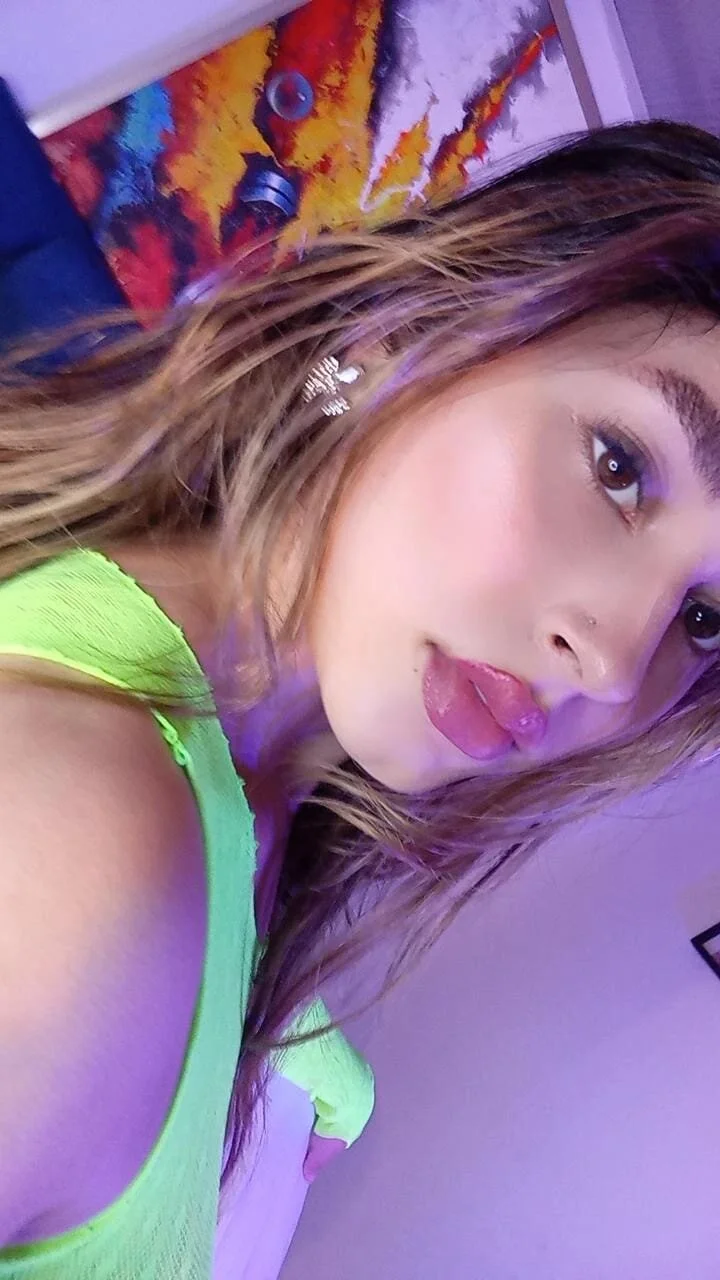 Violet_Blazee Trending Plaatje 4016