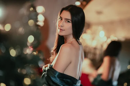 victoria_hernandez_t_の“I don't know if it's a coincidence, but I always smile when I talk to you.”の 3枚の写真