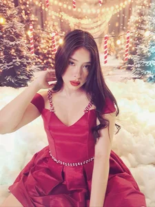 SarahMiler_ wear red. There is nothing stronger than a woman in a red dress Pic 4