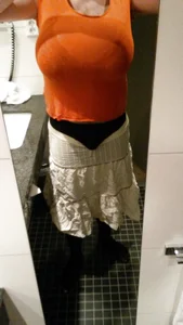 hugemaleboobs Public Foto