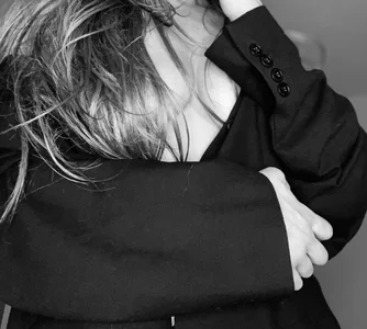 sensual_scottish_isla Public Pic 2