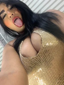 MeganBlazze Champagne dress ✨ Foto