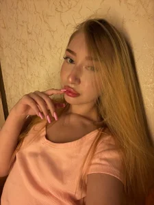 AlinaTeaseX Princess here Pic 3