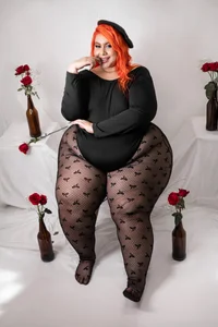 aandreaperez Between petals and curves🌹 Pic 2