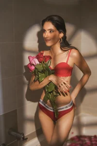 Shary_leon Today I wait for you to play in jacuzzi Kuva 3
