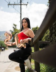 Motorcyclist girl on her birthday de nicolette_sweet_  3 Imagens