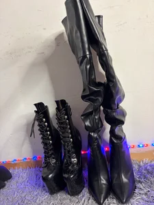 GraceWallace_のHeels and boots 👠👢の枚の写真
