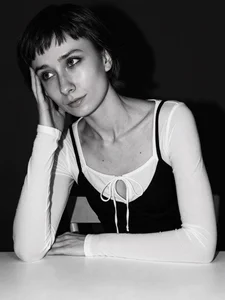 Naomi_Evermore 𝓫𝓵𝓪𝓬𝓴-𝓪𝓷𝓭-𝔀𝓱𝓲𝓽𝓮 𝓯𝓲𝓵𝓶 Pic 2