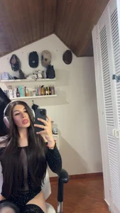 Luna-rose Public Pic 4
