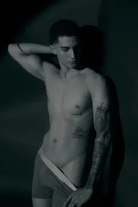 Goldendesirexx__ Black and white Pic 5