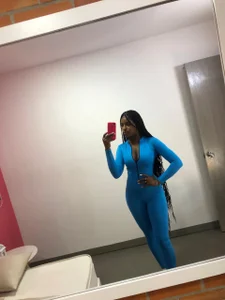 malu_horny_69のBeautiful Sexy Latinaの 3枚の写真