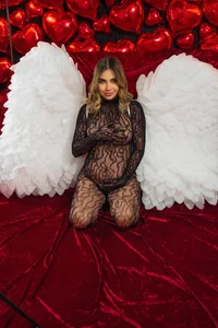 EmiilyHendriixx Valentine Lovers Room💟 Pic 5