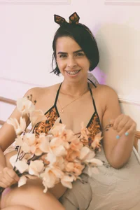 Amelia_Myers I'm not just a pretty face Pic 2