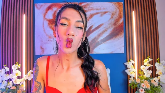 sofiaa_grey_: your angel red ( 5 фото)